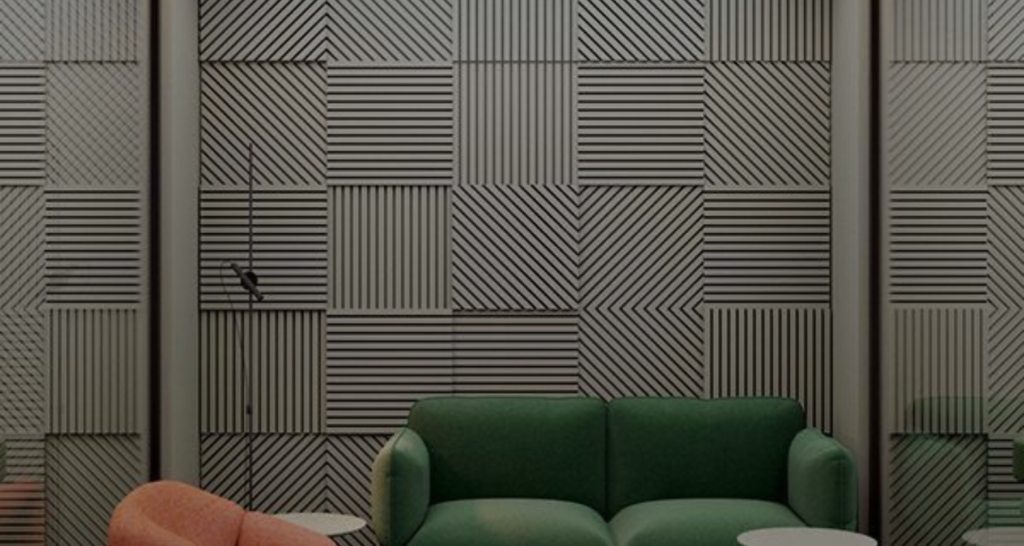 En está foto encontramos nuestros Paneles Acústicos en WPC, para que todo el mundo los conozcan.