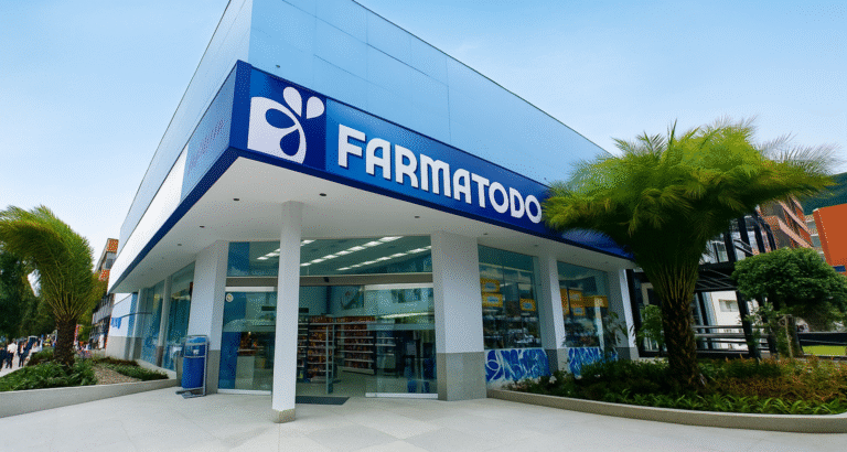 Una foto de fachada de aluminio compuesto 4 mm en colombia.